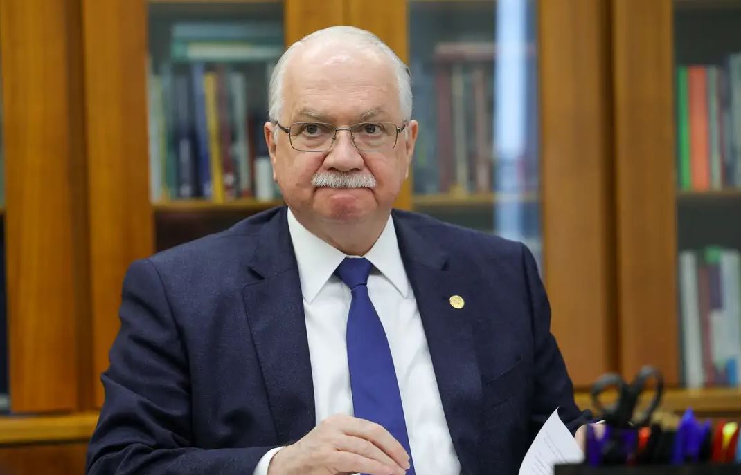 Presidente do Supremo Tribunal Federal (STF), ministro Edson Fachin tomou posse no cargo de presidente da Corte nesta segunda (29)