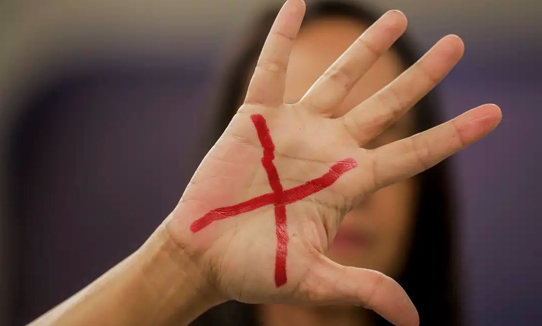 Pensão especial garante um salário mínimo mensal aos filhos vítimas de feminicídio