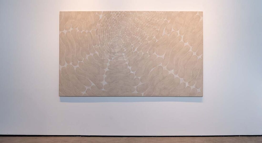 "O que ecoa por entre vazios" entra em cartaz na Galeria Janete Costa