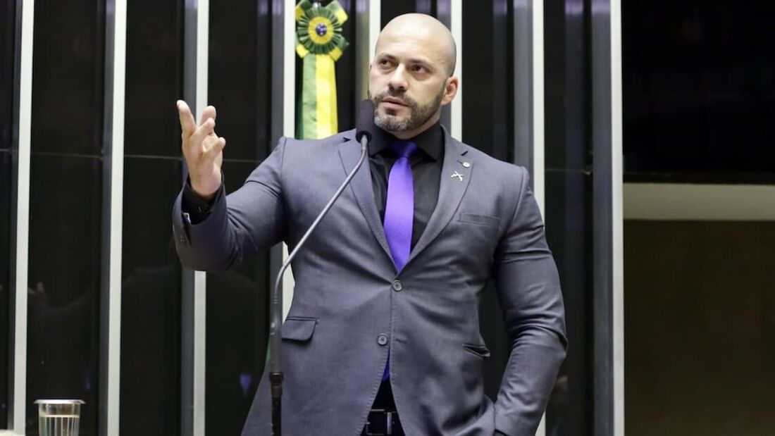 Moraes cobra defesa de Daniel Silveira sobre ausência da unidade prisional após sessões de fisioterapia.