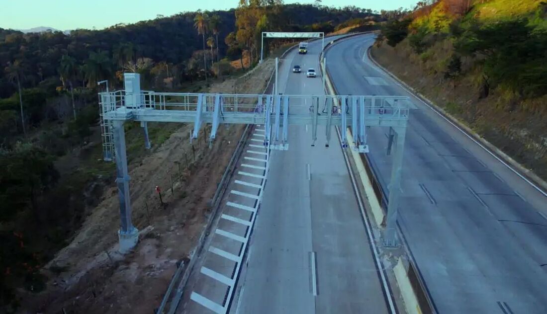BR-381 se tornou a primeira em rodovias federais concedidas no Brasil a adotar o pedágio eletrônico em 100% de suas atividades