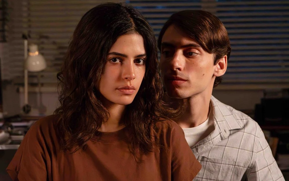 Jaffar Bambirra e Julia Dalavia protagonizam novo thriller da obra de Raphael Montes