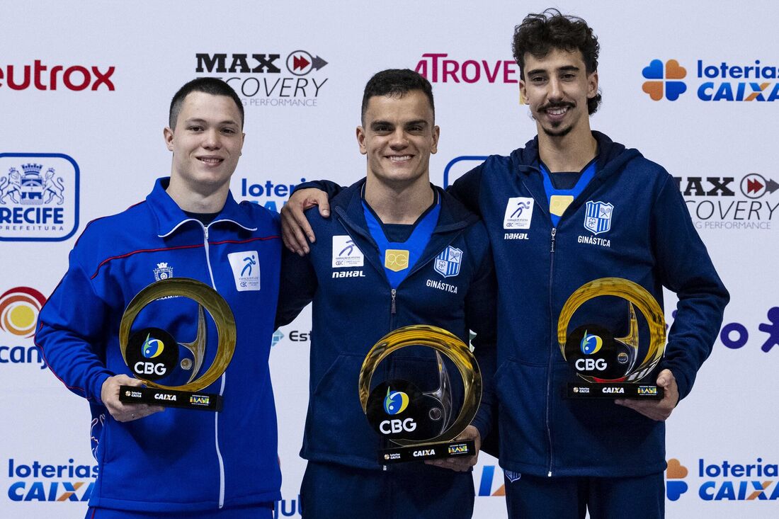 Pódio masculino do Campeonato Brasileiro de Ginástica Artística que ocorre no Recife