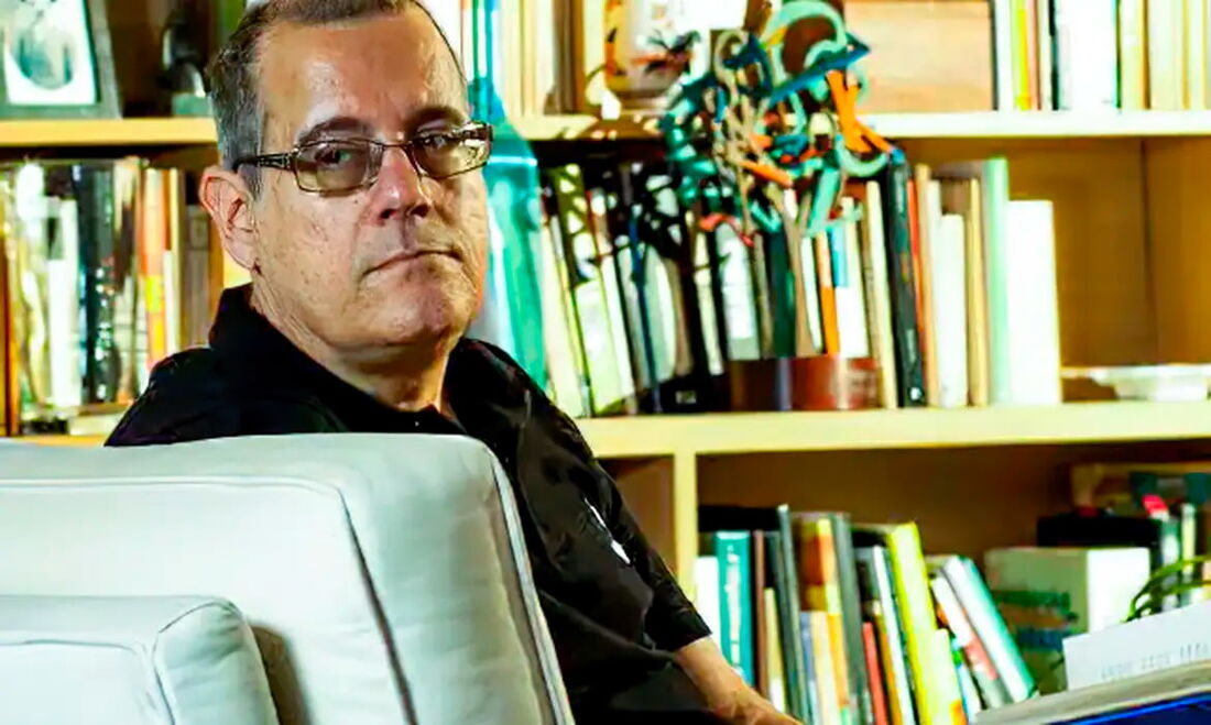 O escritor e professor Paulo Henriques Brito 