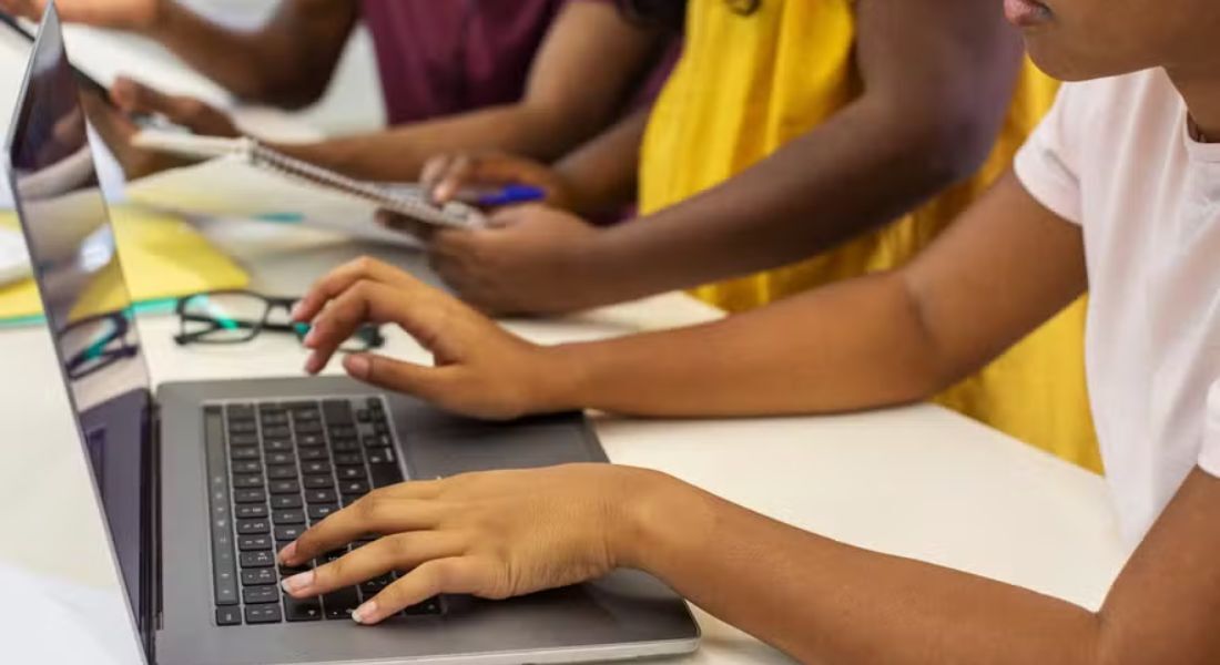 Formação é voltada para iniciantes em programação ou pessoas em transição de carreira