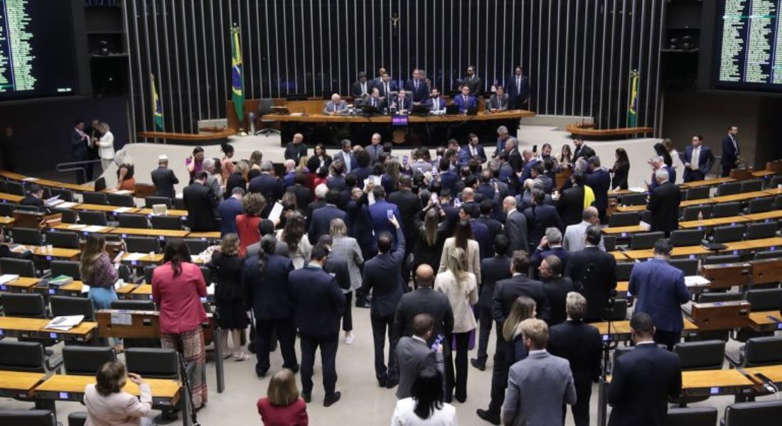 Sessão da Câmara dos Deputados na qual foi aprovado pedido de urgência para votação do projeto de anistia a envolvidos em atos antidemocráticos