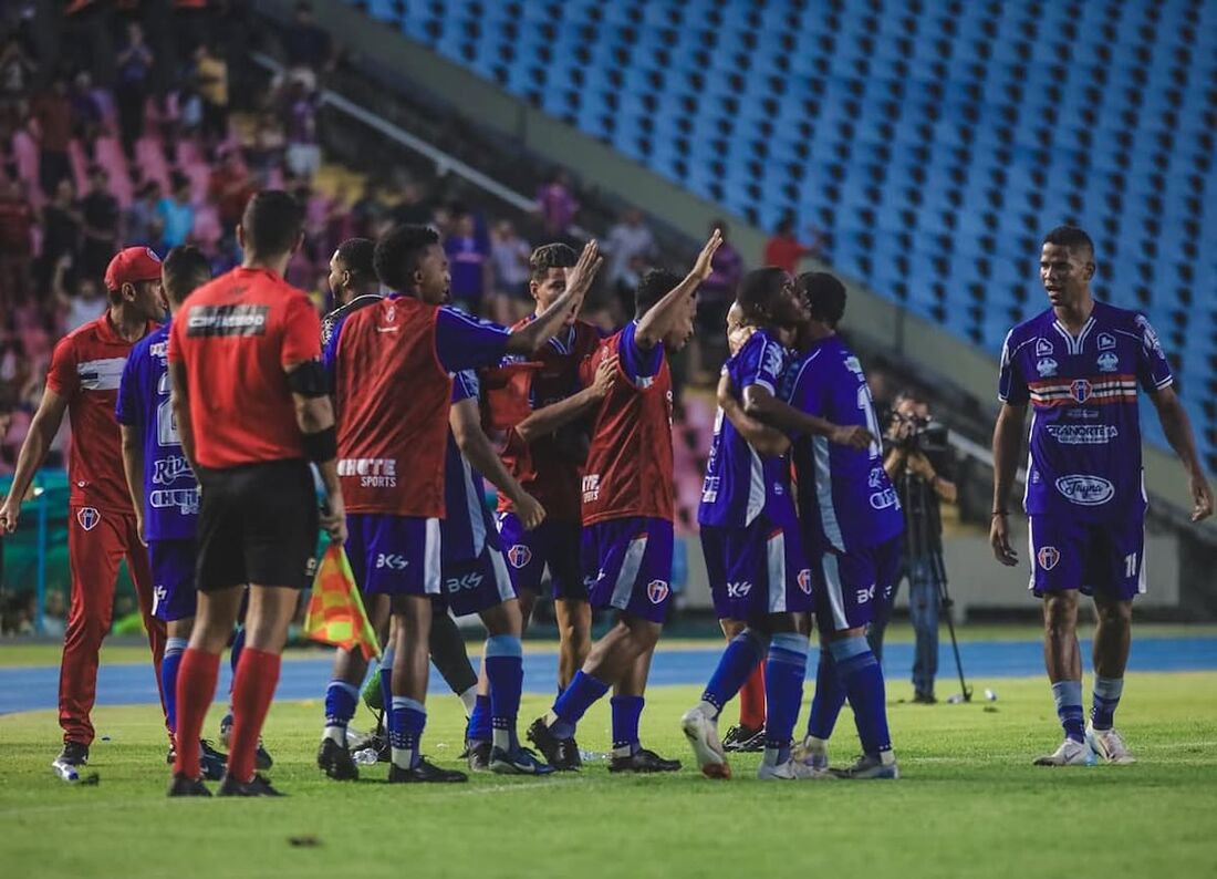 Equipe do Maranhão comemora vitória dentro de casa