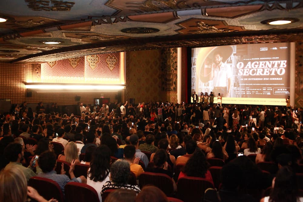 Cinema São Luiz fica lotado na pré-estreia do filme "O Agente Secreto"