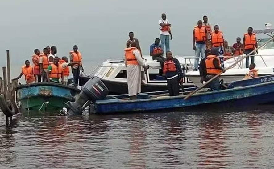 Ao menos 32 mortos em naufrágio na Nigéria