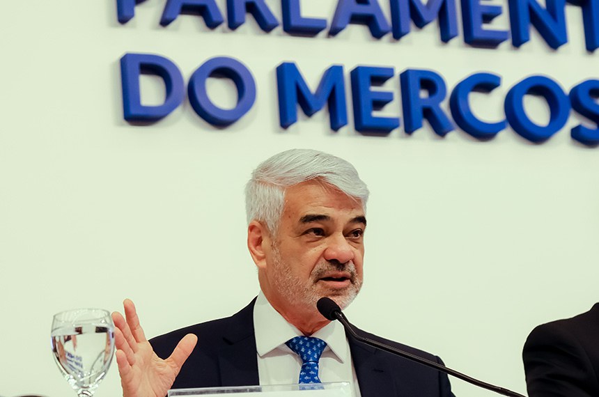 Humberto Costa torna-se presidente do Parlasul