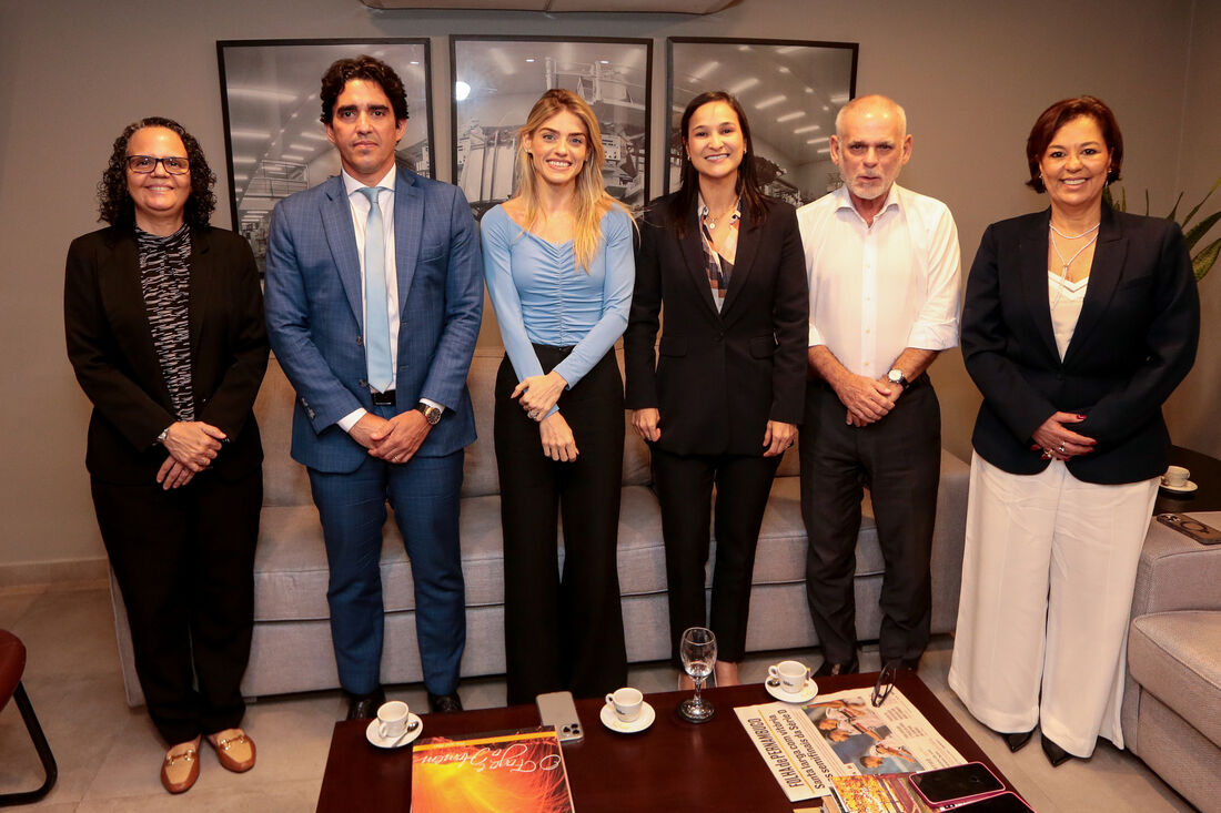 A presidente da OAB-PE, Ingrid Zanella; o presidente da Comissão de Privacidade e Proteção de Dados da OAB-PE, Hélio Batista; e a diretora da mesma comissão Luzia Valois visitaram a Folha de Pernambuco