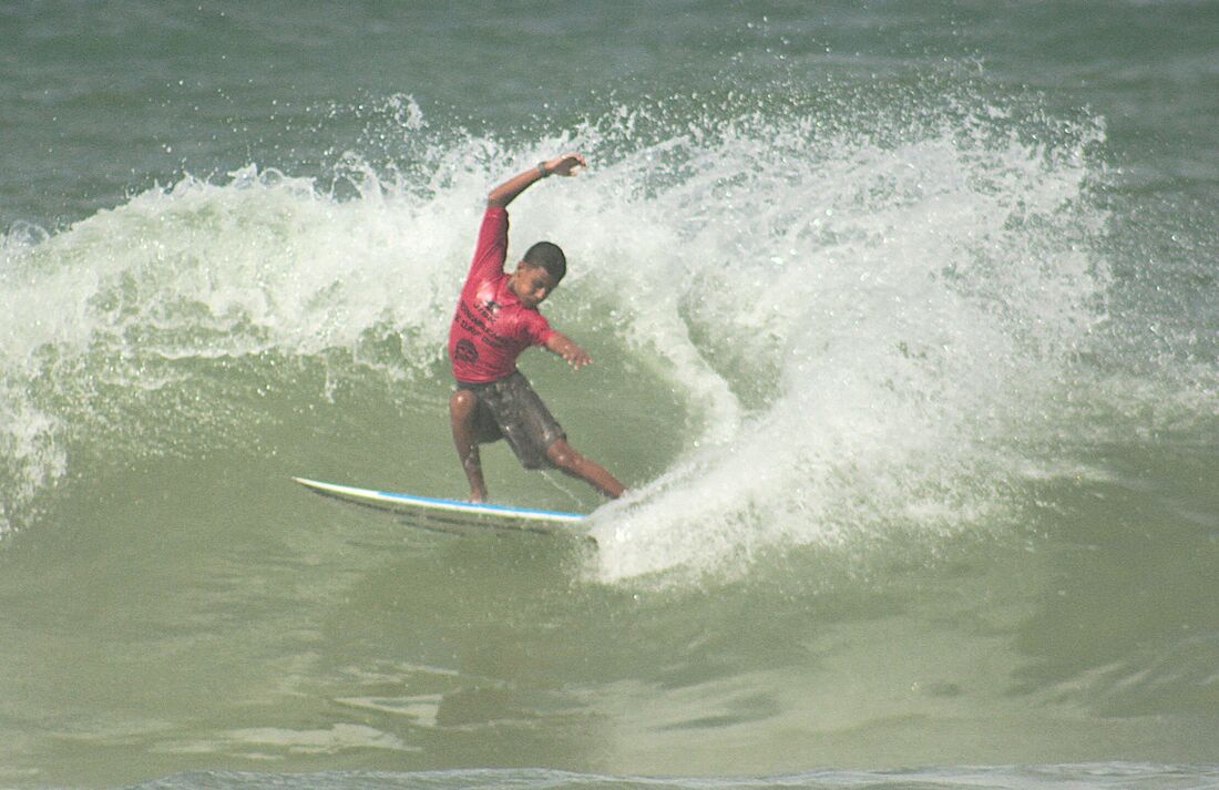Competição reúne surfistas de todo o Nordeste