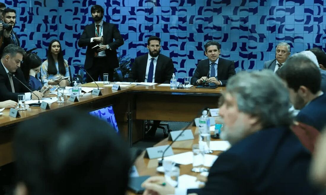 Líderes devem avaliar hoje isenção do IR até R$ 5 mil, diz Hugo Motta