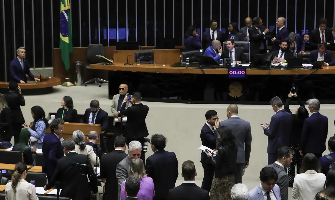A Câmara dos Deputados aprovou, por unanimidade, a urgência para apreciação do projeto de lei complementar (PLP)