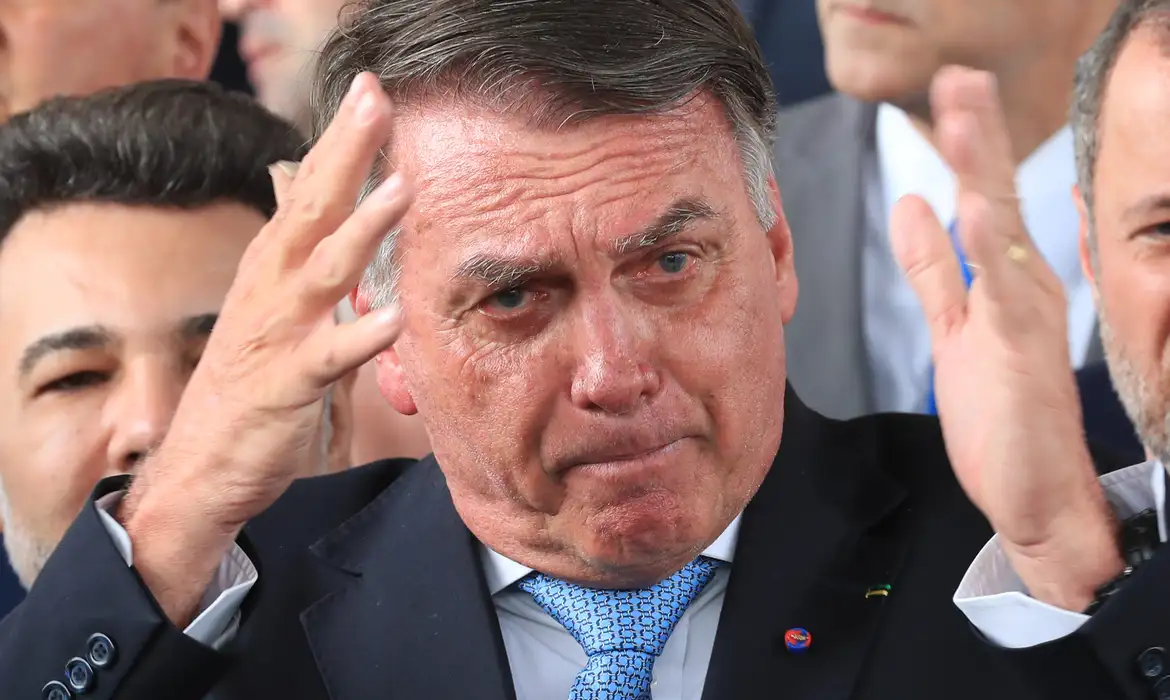 Pesquisa afirma que 50% dos brasileiros apoiam a condenação de Bolsonaro