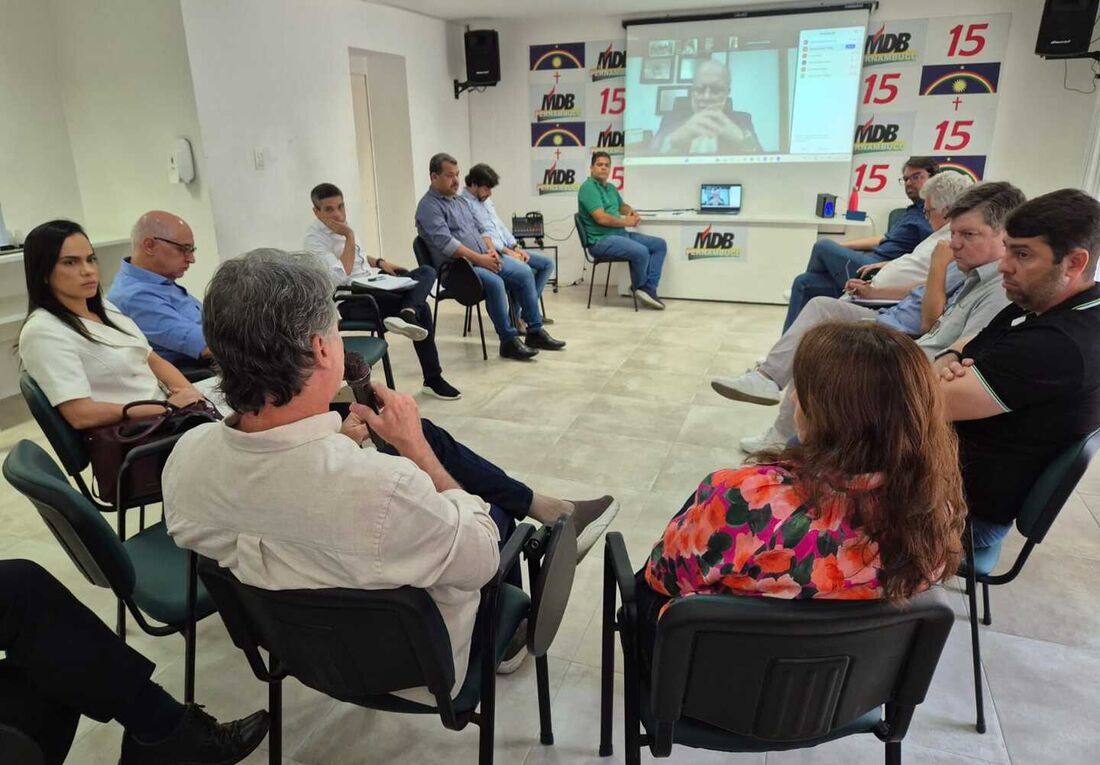 Executiva do MDB em Pernambuco se reúne na sede do partido e decide ser oposição à governadora Raquel Lyra