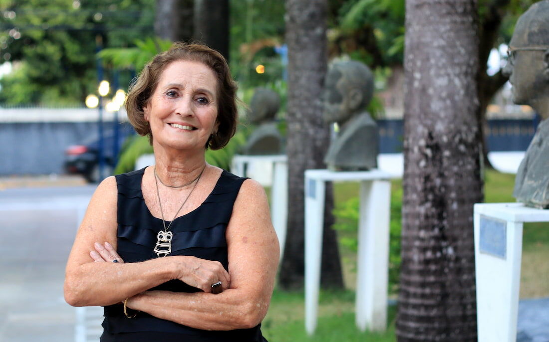 A saudosa professora e pesquisadora Nelly Carvalho será honemageada em lançamento de livro na APL, nesta terça (23)