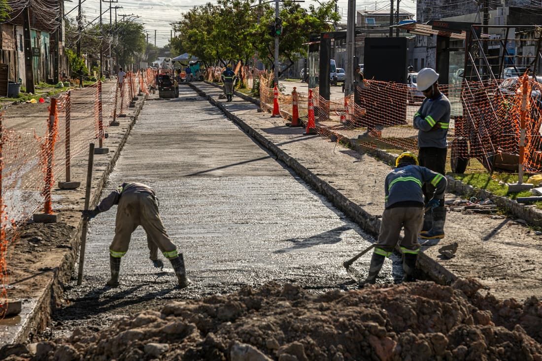 Obra da Compesa altera trânsito na Avenida Sul