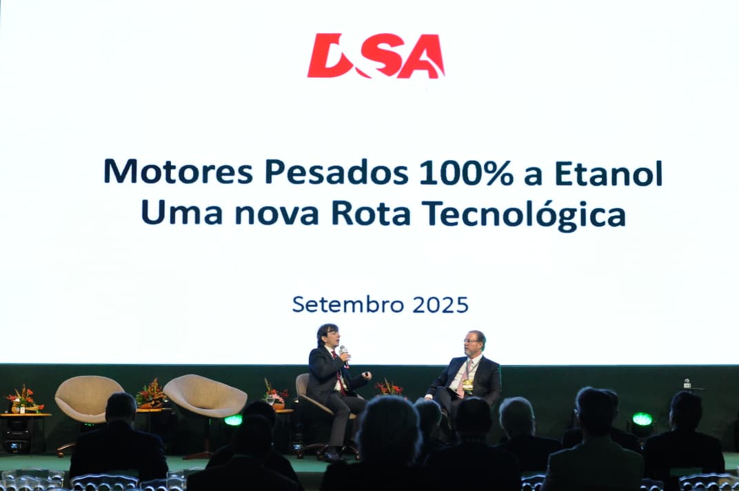 Motores Pesados 100% Etanol : Uma Nova Rota Tecnológica. Palestrante Daniel Sofer, fundador da DSA, ao lado do presidente do Grupo EQM, Eduardo de Queiroz Monteiro