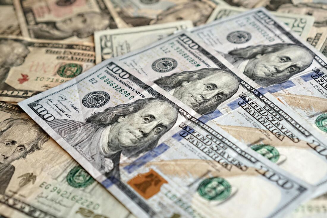 Dólar fecha abaixo de R$ 5,40