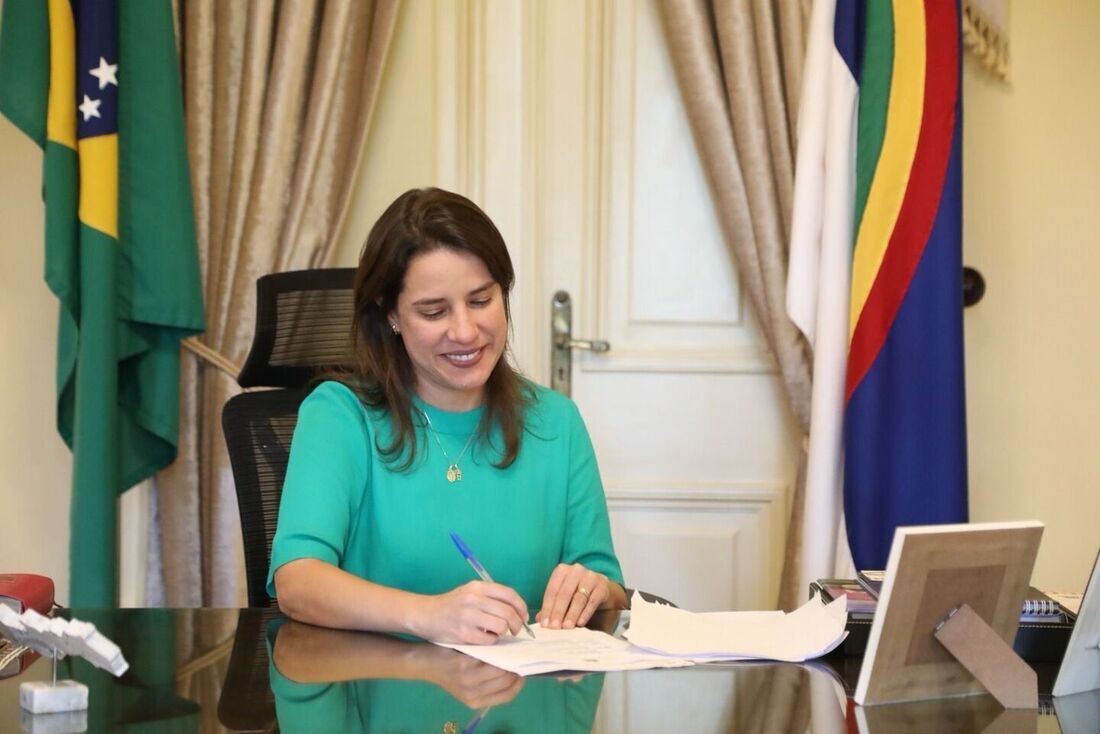 Governadora Raquel Lyra sanciona autorização de empréstimo de R$ 1,5 bi para obras de infraestrutura