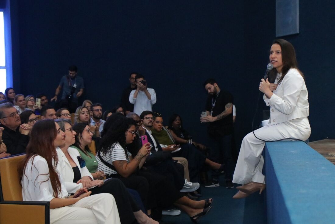 Governadora de Pernambuco, Raquel Lyra (PSD), discursou durante 40 minutos, no auditório da Faculdade de Administração de Pernambuco (Fcap),