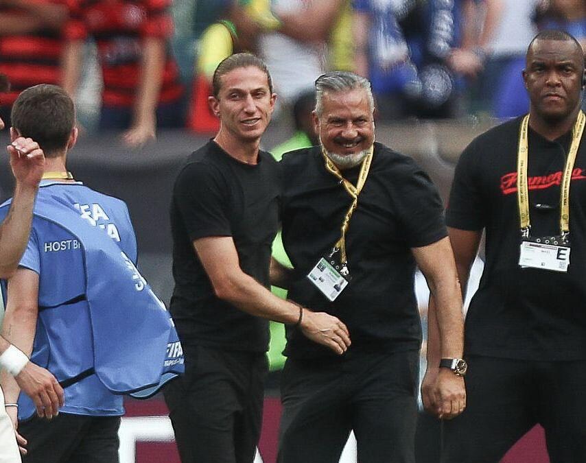 José Boto sinaliza com a possibilidade de renovação de Filipe Luís