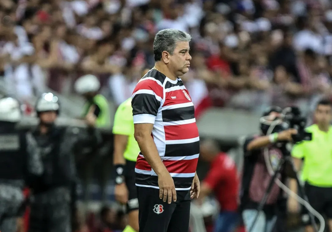 Apesar da derrota, o treinador reiterou a confiança em uma remontada no jogo de volta