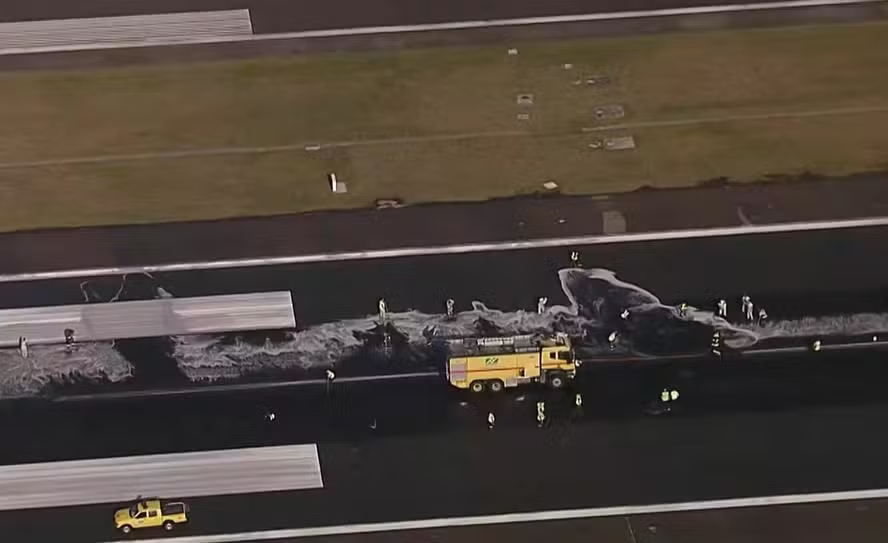 Limpeza do óleo na pista