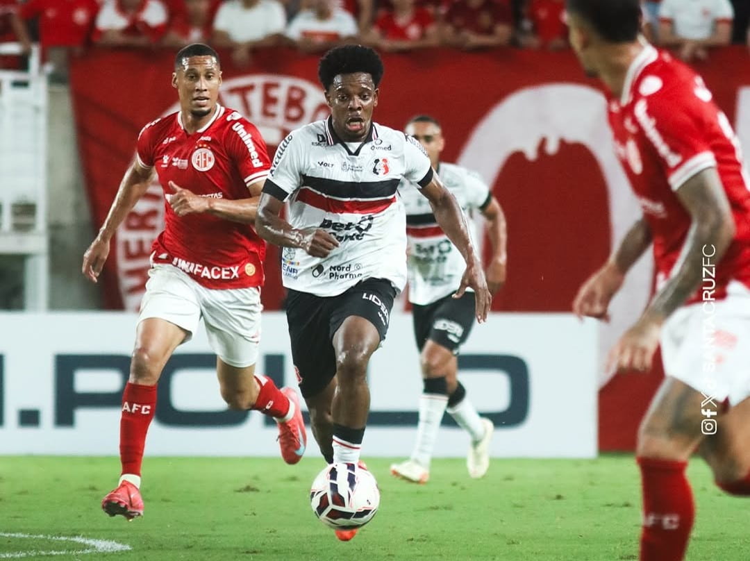 Wagner Balotelli foi o responsável por fazer explodir a torcida tricolor com o gol do acesso 