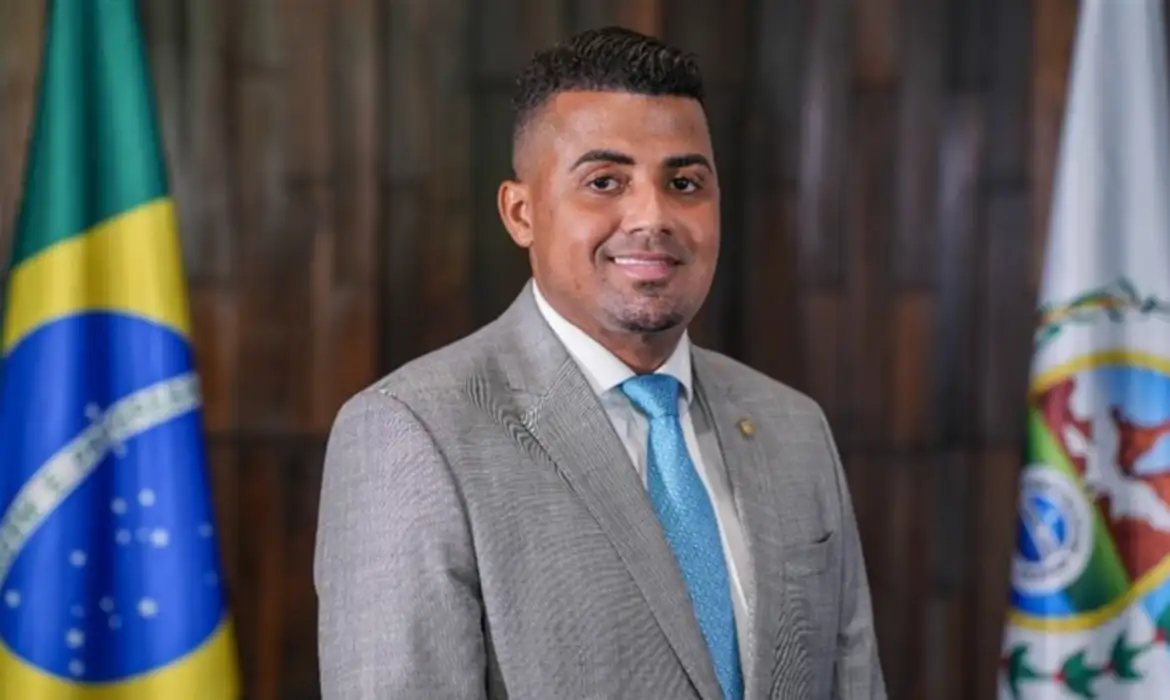 No diálogo entre TH Joias (foto) e Gabriel de Oliveira, o Índio do Lixão, pedido de retirada de policiais da Gardênia e contato com Carracena, ex-secretário estadual