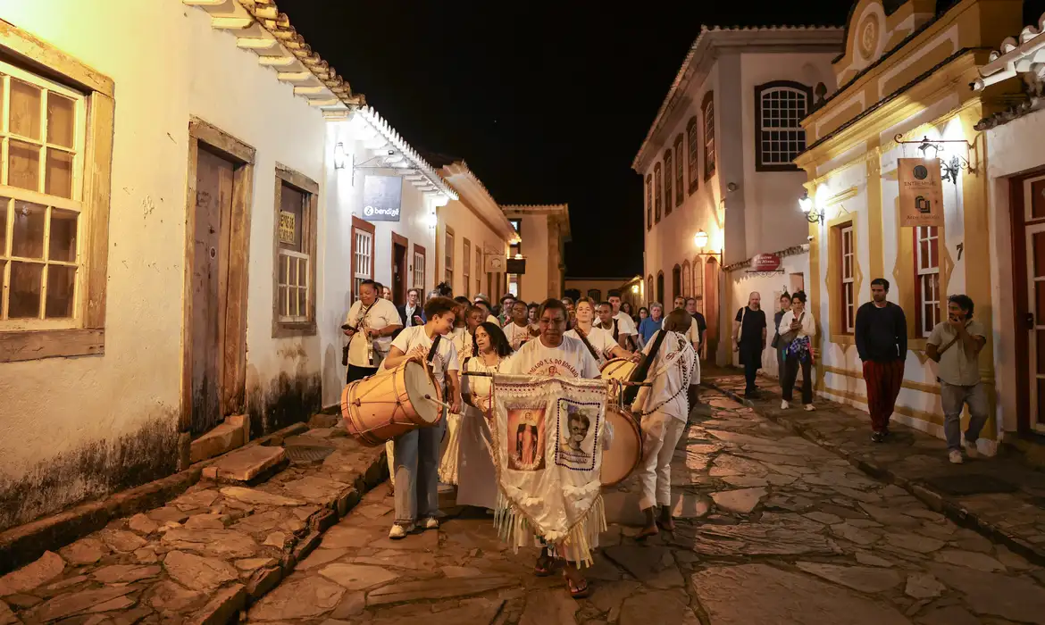 História afro nas escolas ajuda a reduzir preconceitos, dizem mestres
