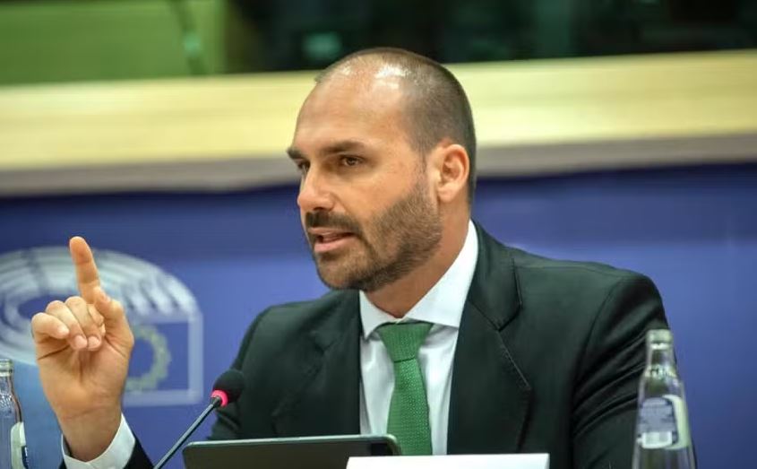 O deputado federal Eduardo Bolsonaro (PL-SP) afirmou que poderia disputar o Executivo por outra sigla.