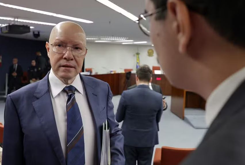 O advogado Demóstenes Torres no julgamento da trama golpista no STF 