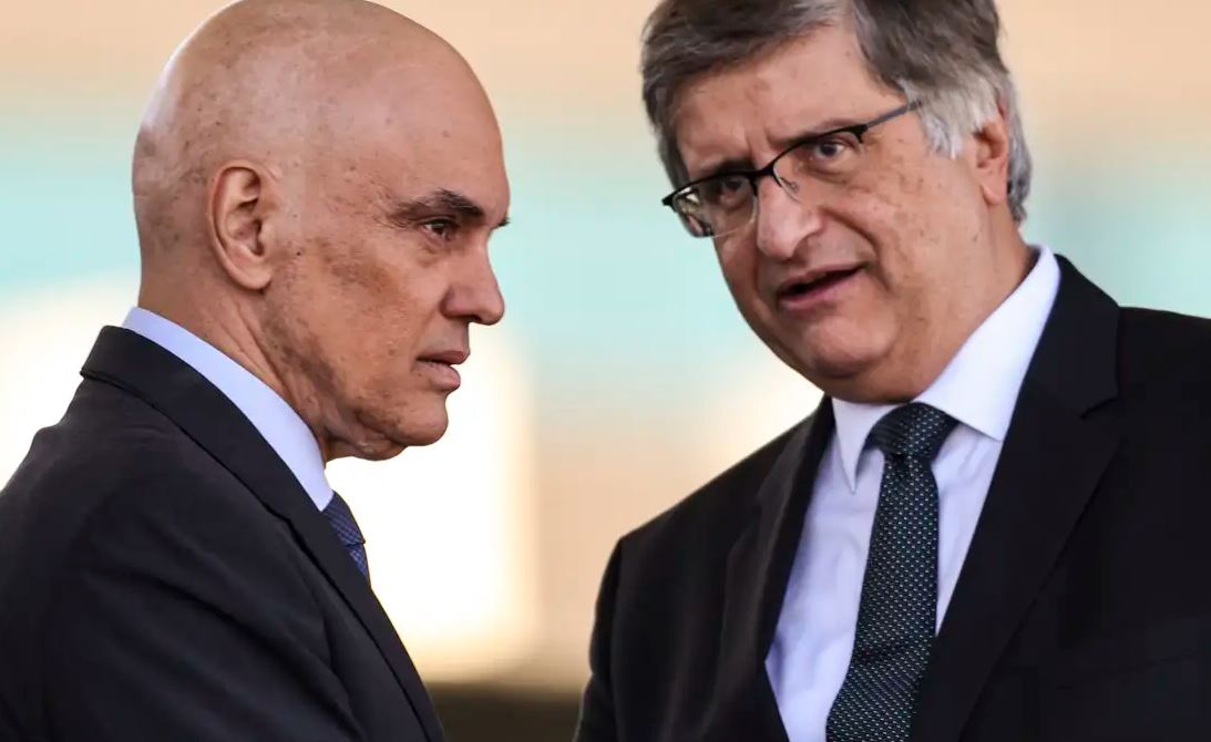 Ministro do STF, Alexandre de Moraes, e o procurador-geral da República, Paulo Gonet, fazem parte do julgamento do ex-presidente Jair Bolsonaro