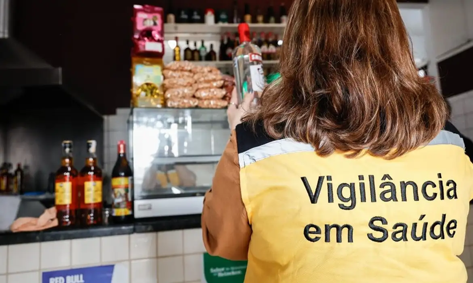 Casos de intoxicação por metanol após consumo de bebidas alcoólicas adulteradas foram registrados inicialmente em São Paulo