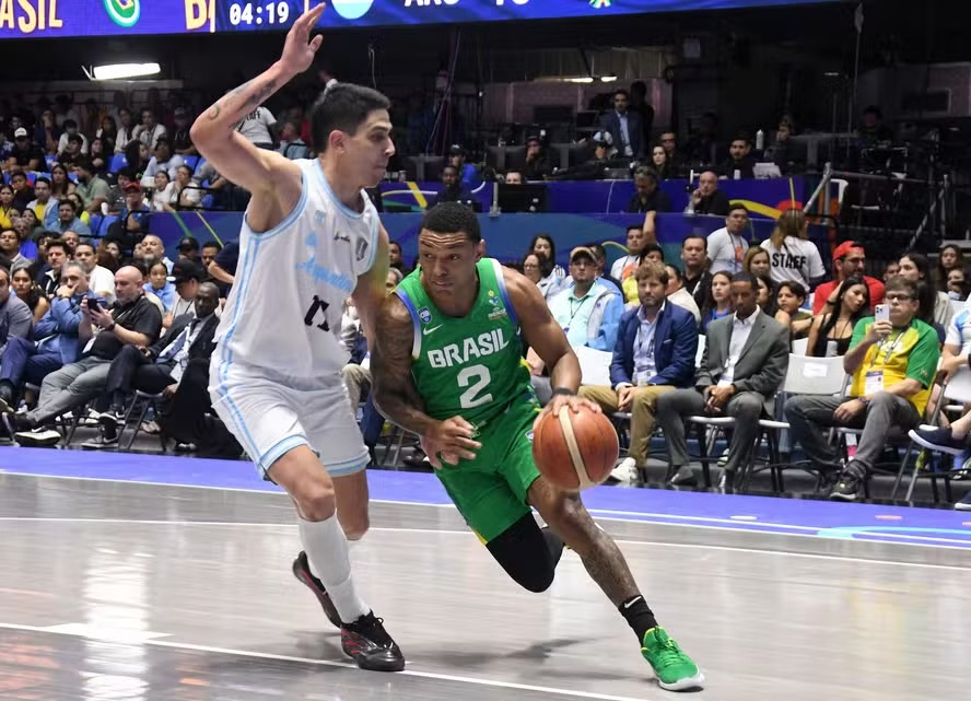 Brasil vence Argentina na final da Copa América masculina de basquete 