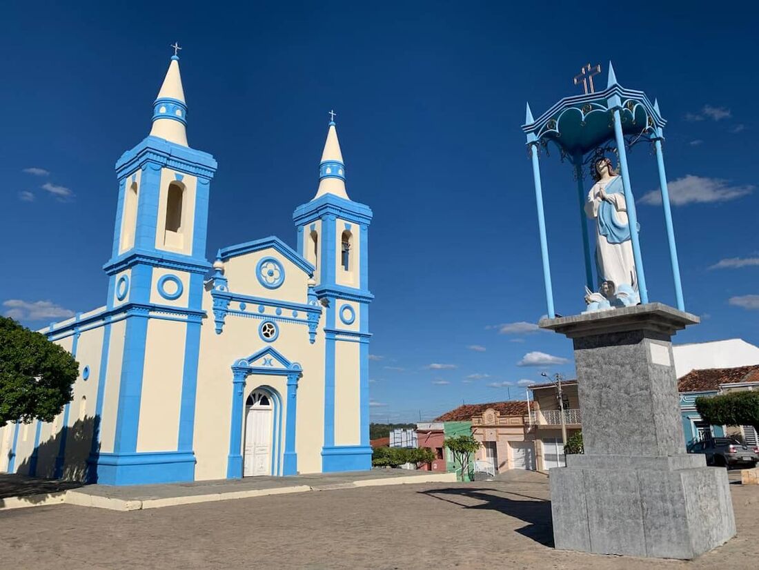 Fiéis da Paróquia de Nossa Senhora da Conceição, em Sertânia, organizam rifa para reforma da Matriz