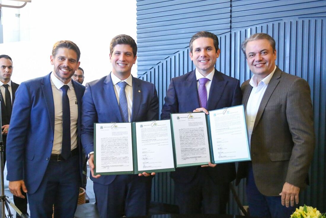 João Campos e Hugo Motta assinam cooperação técnica