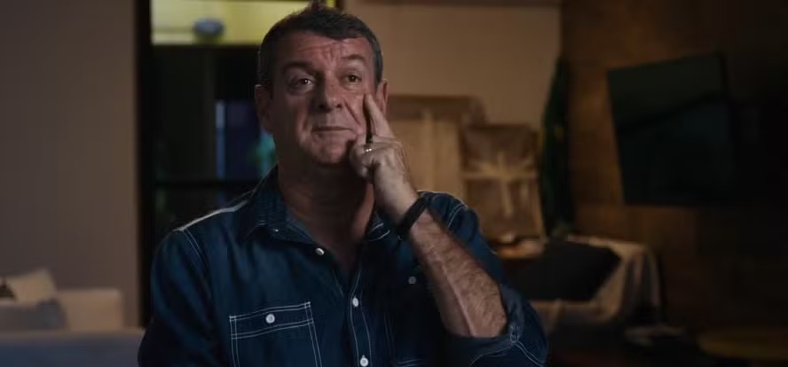 Edílson Pereira de Carvalho fala em cena de 'A Máfia do Apito'