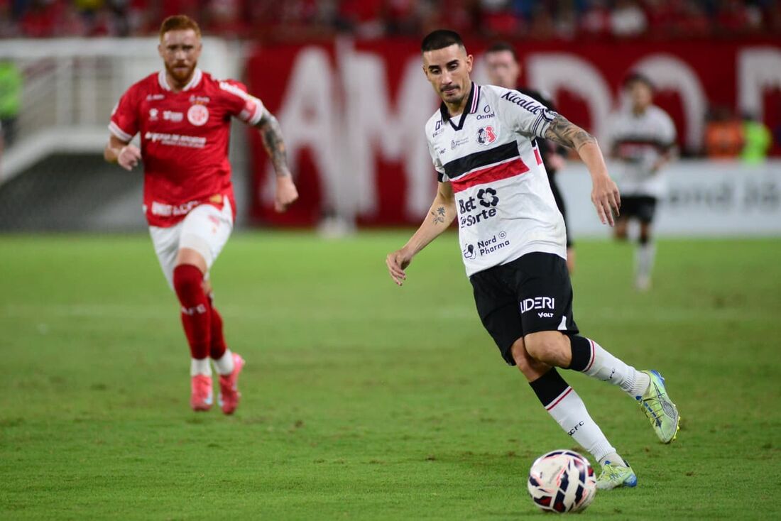 Thiago Galhardo cumpre promessa emocionante após garantir acesso do Santa Cruz à Série C