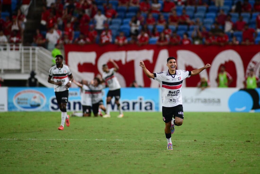 A partida entre Santa Cruz e Barra-SC começa às 17h