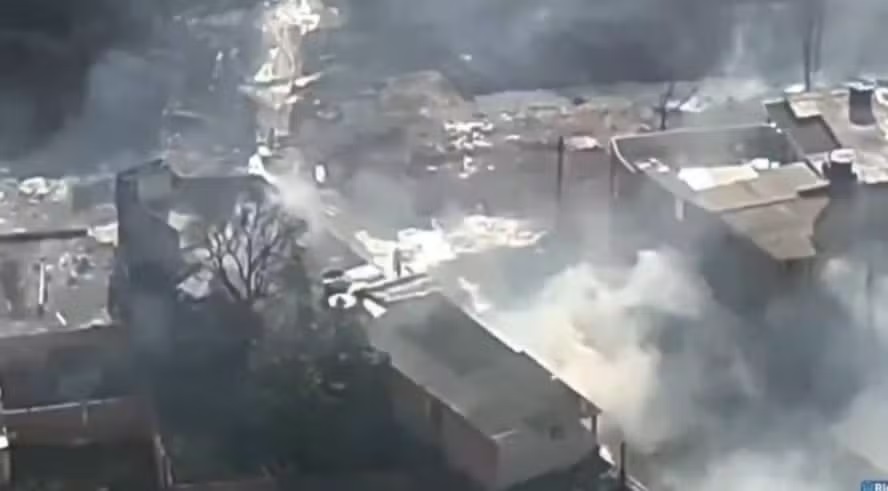 Incêndio em Irajá, próximo à Ceasa e à comunidade Pára-Pedro