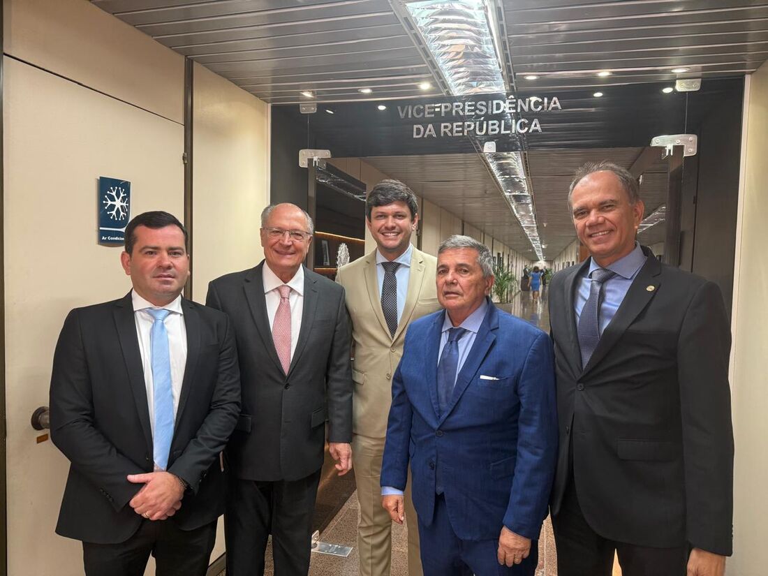 Alckmin e comitiva discutem impactos do tarifaço