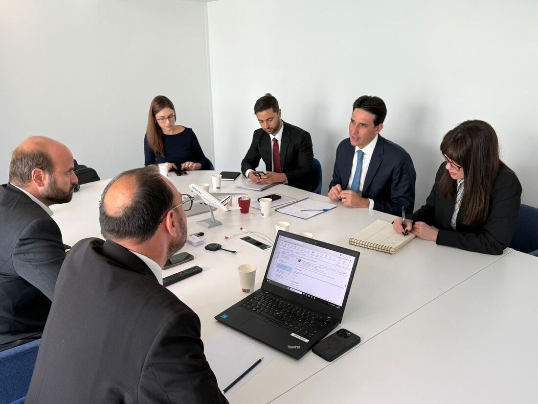 Ministro Silvio Costa Filho discute ampliação de voos da Air France para o Brasil