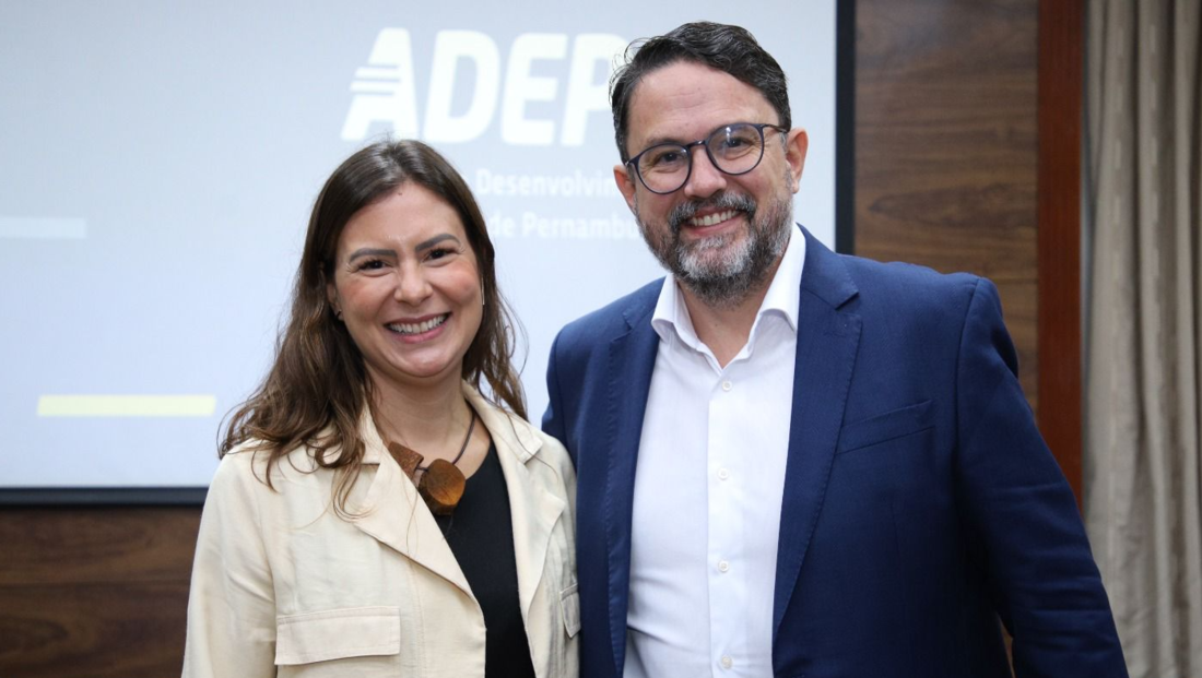 Ana Luiza Ferreira, diretora-presidente da Adepe e Guilherme Cavalcanti, secretário de Desenvolvimento Econômico.