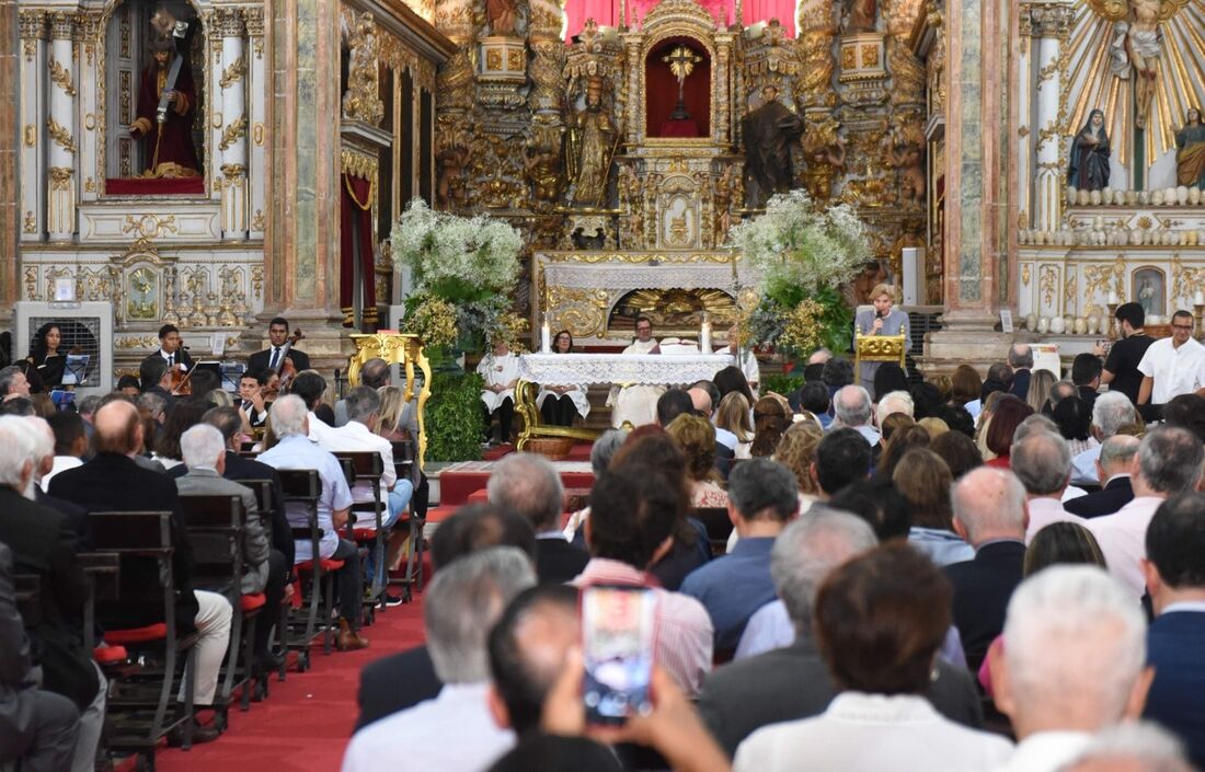 Missa começou ao meio-dia