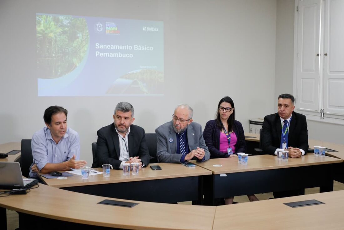 Governo divulgou detalhes do edital em coletiva de imprensa nesta sexta-feira (12)