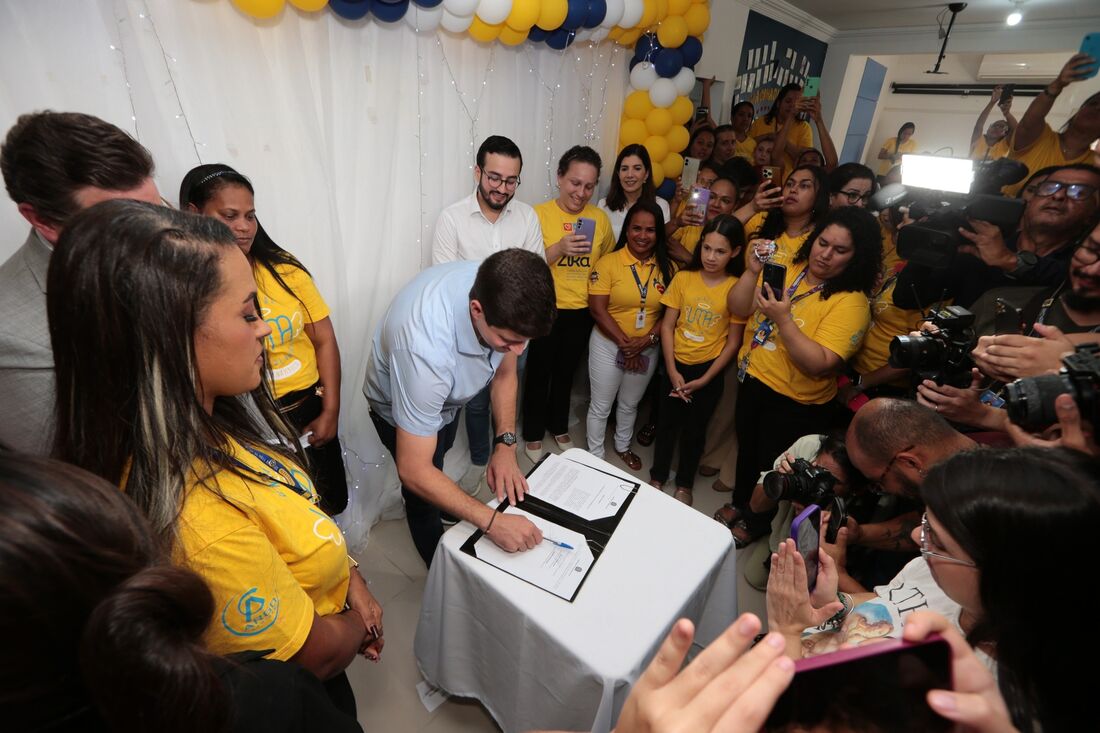 Assinatura aconteceu no Barro, Zona Oeste do Recife