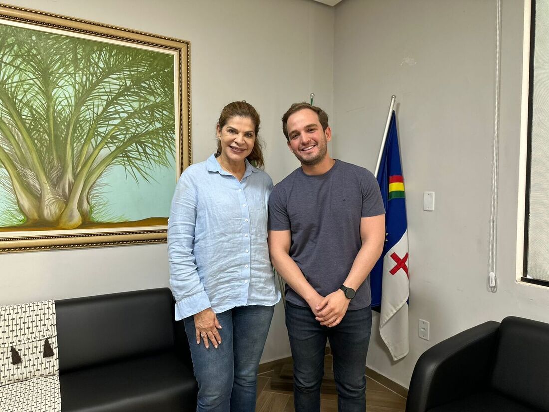 Deputada Socorro Pimentel garante 4 ambulâncias para Ouricuri